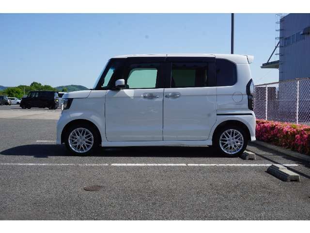 Honda　SENSINGとは衝突を予測してブレーキをかけたり、前のクルマとちょうどいい距離でついていったりできる多彩な安心、快適機能を搭載した先進の安全運転支援システムです。