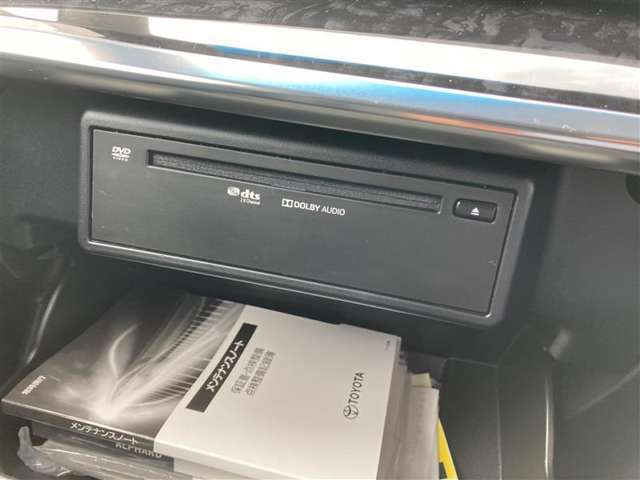 CD、DVDプレーヤー付き。