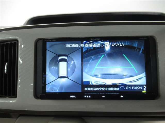 パノラミックビューモニター付きです。車両を上から見たような映像をディスプレイオーディオ画面に表示。運転席からの目視だけでは見にくい、車両周辺の状況をリアルタイムでしっかり確認できます。