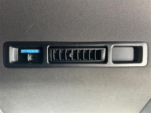 気になる車はすぐにお問い合わせください！右のカーセンサー専用無料ダイヤルから、専門スタッフがお車のご質問にお答えいたします！