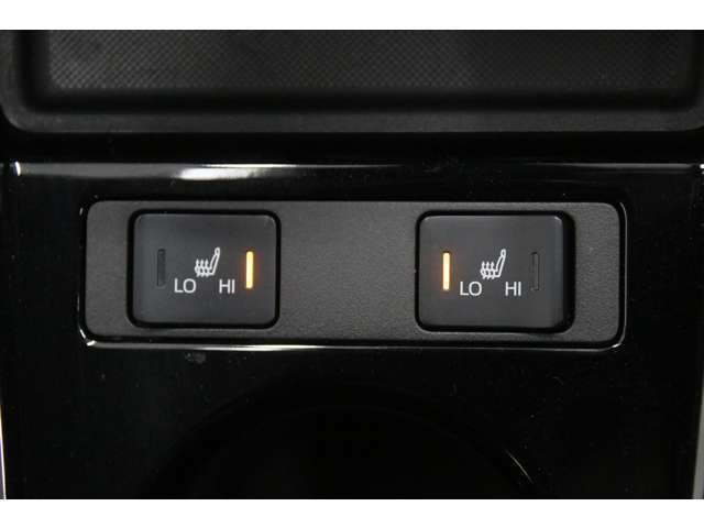 運転席・助手席ともにシートヒーターがあるので快適ですね。こんな冬の寒い時期には特に有り難みを感じます。