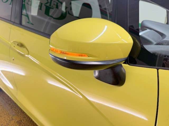 ミラーウィンカーは歩行者の視線の高さに合わせて目に付きやすく、安全性が高まります！それに見た目もオシャレですよね！最近では多くなってきました！ちゃんと付いてますよ！！