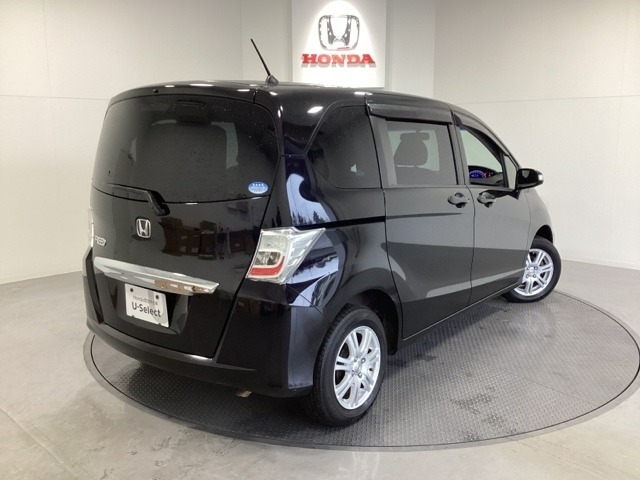 【Honda認定中古車 U-Select】　は3つの安心をお約束します。　1　Hondaのプロが整備した安心。 2　第三者機関がチェックした安心。　3　購入後もHondaが保証する安心。