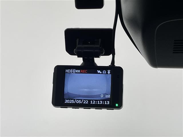 【ドライブレコーダー】映像・音声などの運転中の記録を残します。事故などを起こした起こされた時の証拠になりえますので、もしも時でも安心ですね。