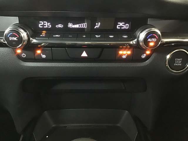 エアコンはオートエアコンです☆快適な空間で運転していただけます☆