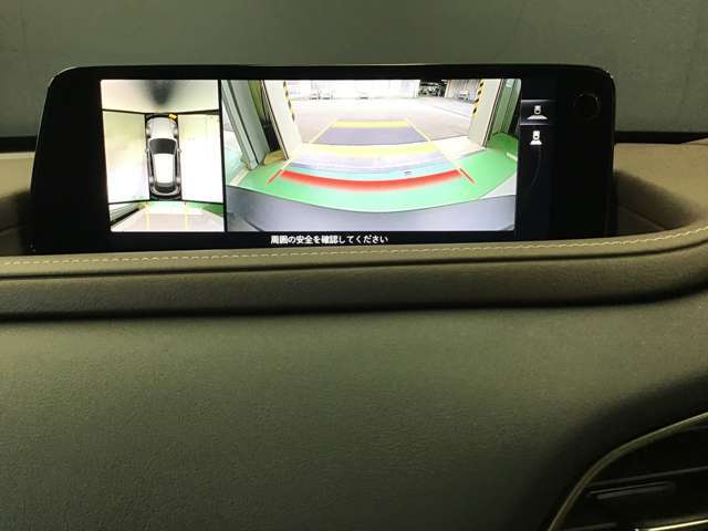 360°ビューモニターでは前後左右4つのカメラ映像をさまざまな走行状況に応じて切り替えてセンターディスプレイに表示することで、駐車時や狭い道でのすれ違い時、見通しの悪い交差点進入時でも安心感を高めます