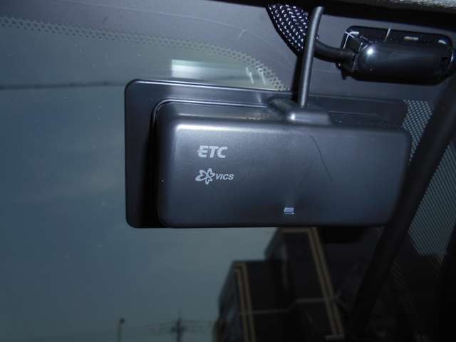ETCが装着されています。再セットアップ後高速道路の料金所をノンストップで通過できて大変便利です。