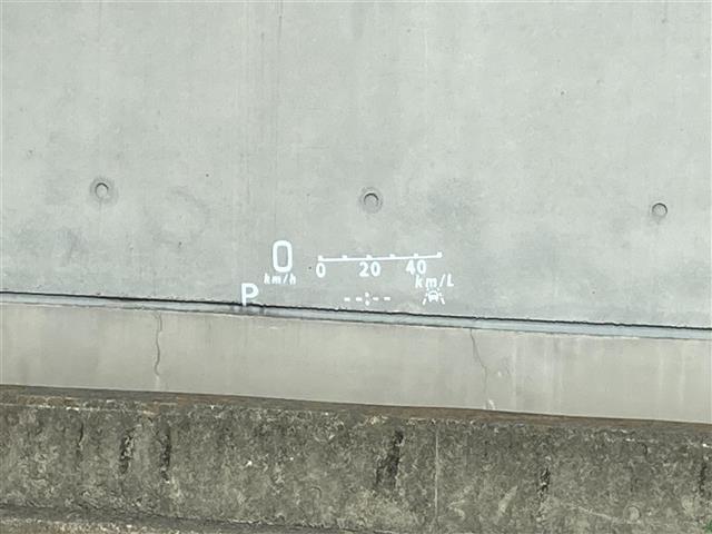 【ヘッドアップディスプレイ】スピードメーターがフロントウィンドウに映し出されます♪