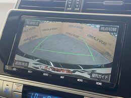 【バックカメラ】駐車時に後方がリアルタイム映像で確認できます。大型商業施設や立体駐車場での駐車時や、夜間のバック時に大活躍！運転スキルに関わらず、今や必須となった装備のひとつです！