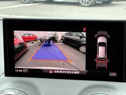 ●リアビューカメラ『入車経路を算出し、ガイドラインと補助線をディスプレイに表示します。同時にバンパーに内蔵のセンサーが障害物を感知し音で注意を促します。後方の死角も安心していただけます。』