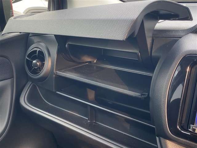 収納スペースもたっぷりあります。車内をスッキリ整理出来ます。