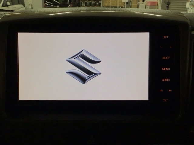 【オーディオ機能】ナビに一体のオーディオは、フルセグTVの他にDVD/CDプレーヤーを装備♪もちろんFM/AMラジオもお聞きいただけますよ♪