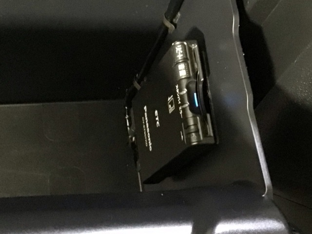 【ETC車載器】もはや必須アイテムのETCを搭載！高速道路のご利用時にとても便利！わずらわしい料金所での現金支払いが不要となりスムーズに通過できます♪