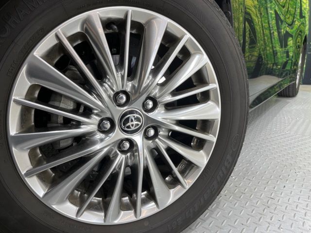 【純正アルミホイール】外観にマッチした純正アルミホイールを装着しております。各種社外アルミホイールや、スタッドレスタイヤも取扱いしております。是非ご相談ください♪