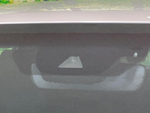 【トヨタセーフティセンス】走行中に前方の車両等を認識し、衝突しそうな時は警報とブレーキで衝突回避と被害軽減をアシスト。より安全にドライブをお楽しみいただけます。