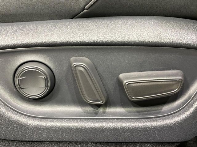 【パワーシート】スイッチ一つで簡単にシートの微調整が可能！電動だから力もいりません！快適なシートポジションにセットして、快適なドライブをお楽しみください。