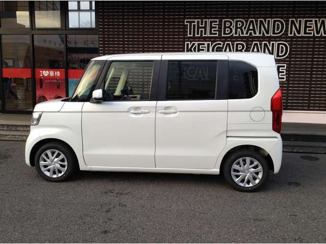 ケイカフェグループの在庫はなんと1500台以上。人気の届出済未使用車がオールメーカー豊富に揃って安心して選べます！本格的なカフェを併設した新しいコンセプトのお店です。