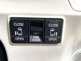 【両側パワースライドドア】スマートキーや運転席のスイッチで後席両側スライドドアの開閉が可能♪電動だから力を入れてドアを開ける必要が無く、小さなお子様でも簡単に開け閉めでき快適です♪