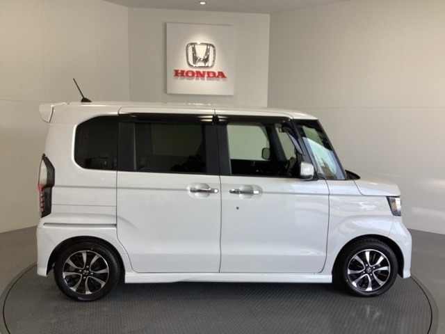 購入後も自社指定整備工場完備でお客様の愛車をしっかりサポート致します！御納車時には安全かつ安心してお乗り頂けるようホンダ専門知識を持つ整備スタッフが点検・整備・装備も説明をしてお渡ししております。