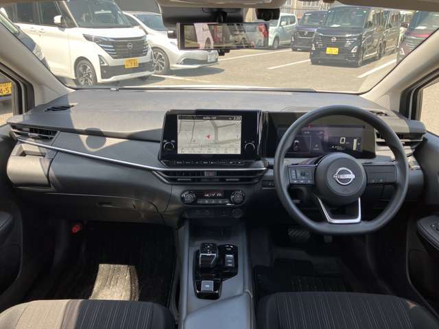 統一感のある広々とした運転席回り