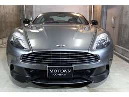 新車時オプション込み価格が約4.000万円です