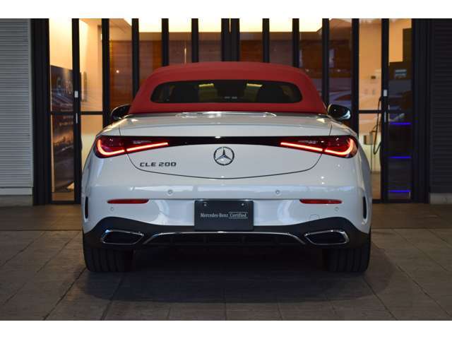 最大100項目にも及ぶ点検を熟練のメカニックが実施し、メルセデス・ベンツの定める厳しい基準をクリアしたお車のみご納車いたします。