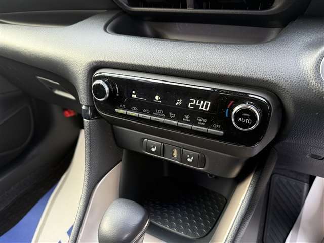 ■当店にはサービス工場も併設しておりますので、タイヤ交換から車検整備までプロのメカニックがしっかりと整備いたします！明るく開放的な店内には、キッズスペースも完備！家族の皆様でご来店下さい！