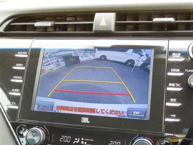 車庫入れもお任せのバックカメラが付いて、後方確認もラクラク♪安全に車庫入れも可能です。便利な機能ですが、バックカメラを過信せず、目視もお忘れなく。