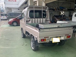 屋根の「恐竜」が目印の倉吉ホンダ販売です！