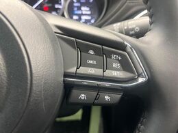 【マツダ・レーダークルーズコントロール】高速道路での長距離走行が楽に！自動で速度を保つクルーズコントロールが、衝突軽減システムと連携し、前方の車両を感知して車間を保つように速度調節してくれます！！