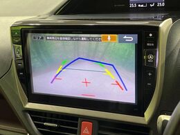 【バックカメラ】駐車時に後方がリアルタイム映像で確認できます。大型商業施設や立体駐車場での駐車時や、夜間のバック時に大活躍！運転スキルに関わらず、今や必須となった装備のひとつです！