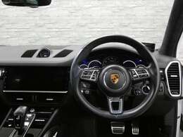 LEDマトリックスヘッドライト（PDLSプラス付）が装備されお洒落なエクステリアを演出！！