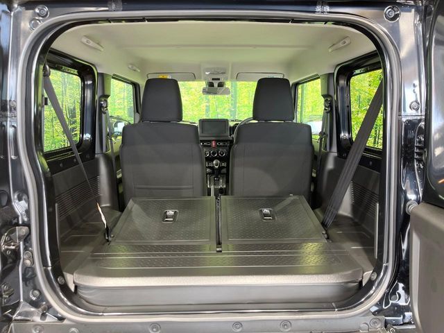 普段のお買い物や通勤、送迎等に十分な荷室スペースを確保しております。セカンドシートを倒すと、大きな荷物の積載も可能です♪