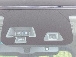 【三菱e-Assist】走行中に前方の車両等を認識し、衝突しそうな時は警報とブレーキで衝突回避と被害軽減をアシスト。より安全にドライブをお楽しみいただけます。