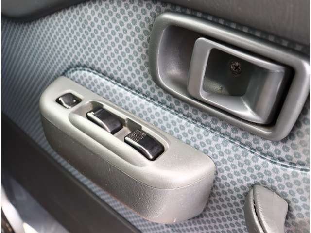 自社整備工場から板金工場、保険やローン等お車に関してはフルサポート！楽しいカーライフのお手伝いをぜひお任せください！自社板金工場・に加え、運輸支局認証工場にて、しっかり点検整備させて頂いております。