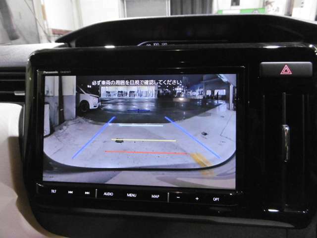 ナビに連動のバックカメラを装備☆後方視界は良好で車庫入れをしっかりサポートします！