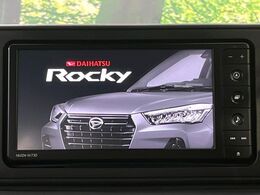 【純正ナビ】人気の純正ナビを装備。オーディオ機能も充実しており、Bluetooth接続すればお持ちのスマホやMP3プレイヤーの音楽を再生可能！毎日の運転がさらに楽しくなります！！