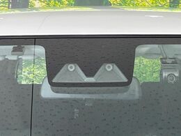 【スマートアシスト】走行中に前方の車両等を認識し、衝突しそうな時は警報とブレーキで衝突回避と被害軽減をアシスト。より安全にドライブをお楽しみいただけます。