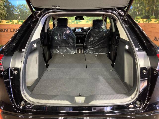 普段のお買い物や通勤、送迎等に十分な荷室スペースを確保しております。セカンドシートを倒すと、大きな荷物の積載も可能です♪