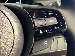 【アダプティブクルーズコントロール】高速道路での長距離走行が楽に！！自動で速度を保つクルーズコントロールが、衝突軽減システムと連携し、前方の車両を感知して車間を保つように速度調節してくれます！！