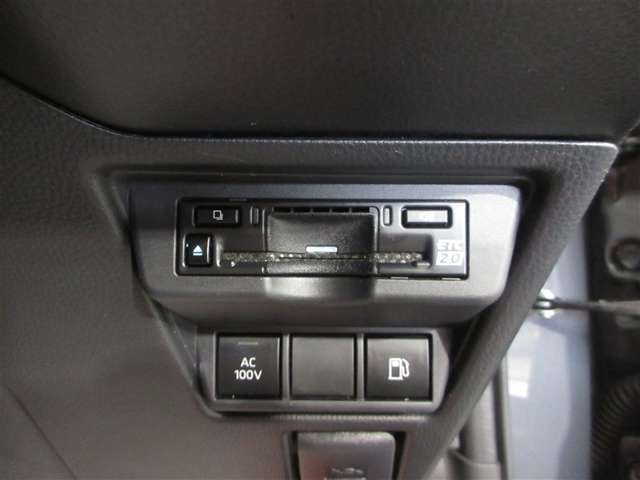 ビルトインタイプのETCで車内の収まりもスッキリ！　高速を使う方は必須のオプションですね！