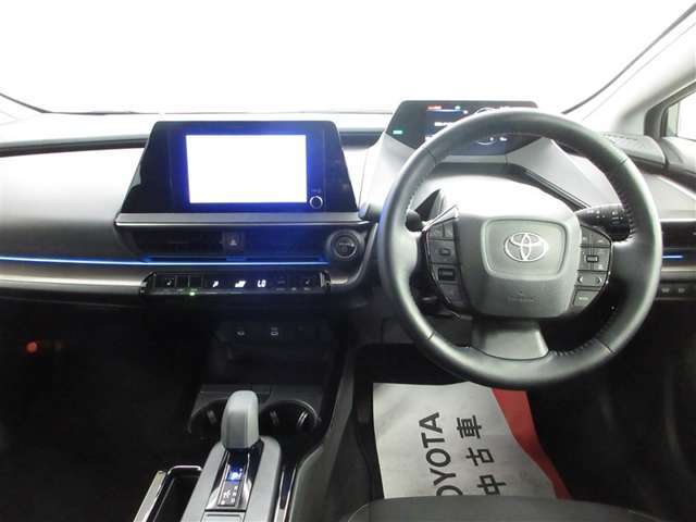 ハンドル、シート周りも隅々までクリーニング済み、綺麗な車内で皆でドライブに出掛けましょう！
