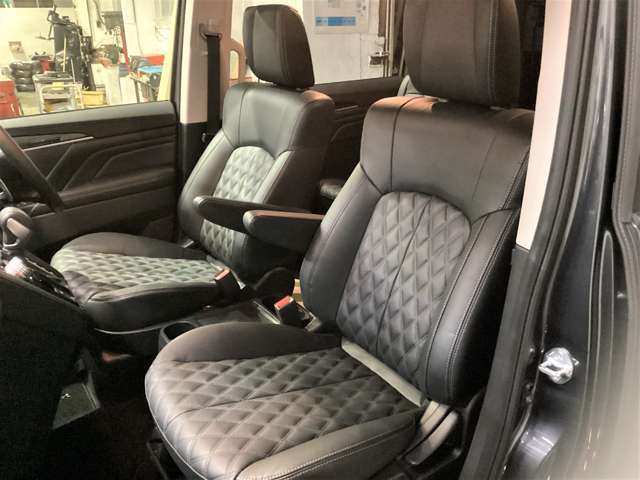 ゆったり包み込むようなフロントシート！長距離運転の疲労も軽減してくれます！