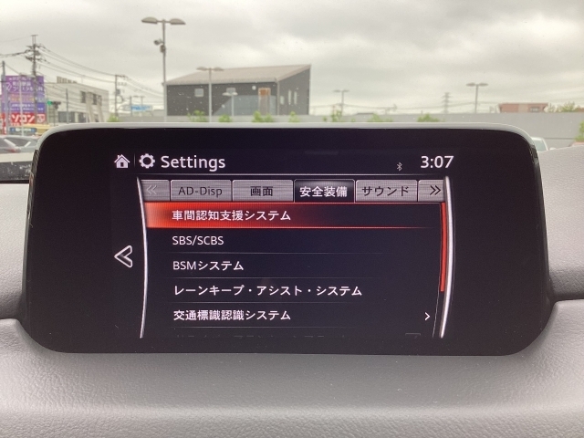 低速走行時に前方の障害物を検知して、衝突被害を軽減してくれるスマート・シティ・ブレーキ・サポートを装備！アクセルとブレーキの踏み間違えなどの急加速を抑制してくれる心強い装備です。