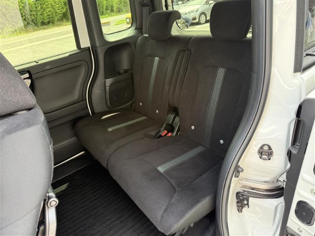 ご納車時には納車点検実施いたします。指定交換部品（エンジンオイル、オイルエレメント、ワイパーゴム等）新品交換致します。その他必要交換部品は点検時交換致します。