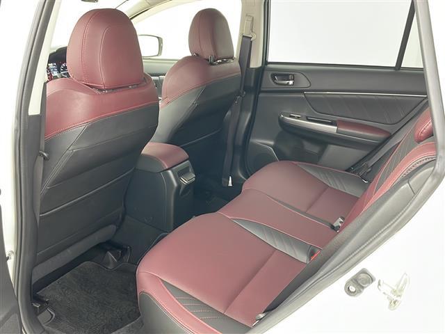 【フロアマット】車内を綺麗に保つのには必須のアイテムです。当店ではフカフカな新品マットも絶賛取り扱い中！ぜひご相談くださいませ。