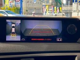 【パノラミックビューモニター】専用のカメラにより、上から見下ろしたような視点で360度クルマの周囲を確認することができます☆死角部分も確認しやすく、狭い場所での切り返しや駐車もスムーズに行えます。