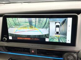 【パノラミックビューモニター】専用のカメラにより、上から見下ろしたような視点で360度クルマの周囲を確認することができます☆死角部分も確認しやすく、狭い場所での切り返しや駐車もスムーズに行えます。