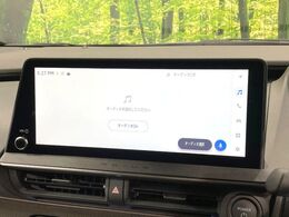 【12.3インチワイドナビ】高級感とインパクトのある大型ワイドナビを装備。各種オーディオ操作はもちろん、横長ワイド画面でのマップ2分割表示など、利便性も高いナビです♪