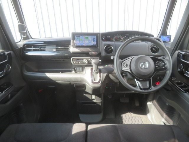 綺麗なインパネ周りです。